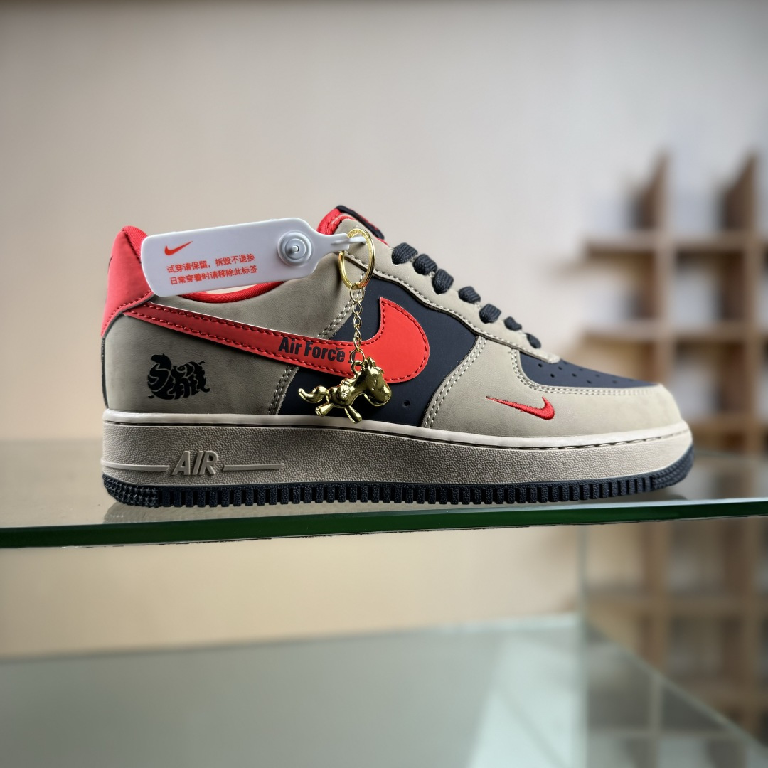 马年限定限量发售马上发财马上有钱 高端定制 Nike Air Force 1 ’07 Low “马年限定联名—— 摩卡棕红” 高端定制 低帮休闲板鞋 KD1688-002