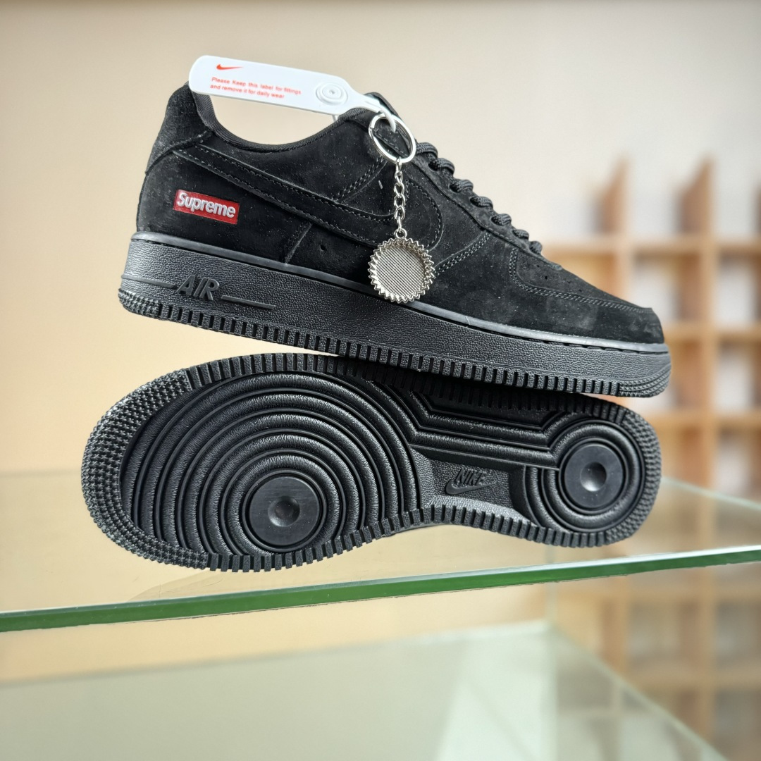 Nike Air Force 1'07 Low Supreme联名 全猪八 空军一号低帮休闲板鞋 DF0188-119 Nike Air Force 1'07 Low Supreme联名 全猪八 空军一号低帮休闲板鞋 DF0188-119