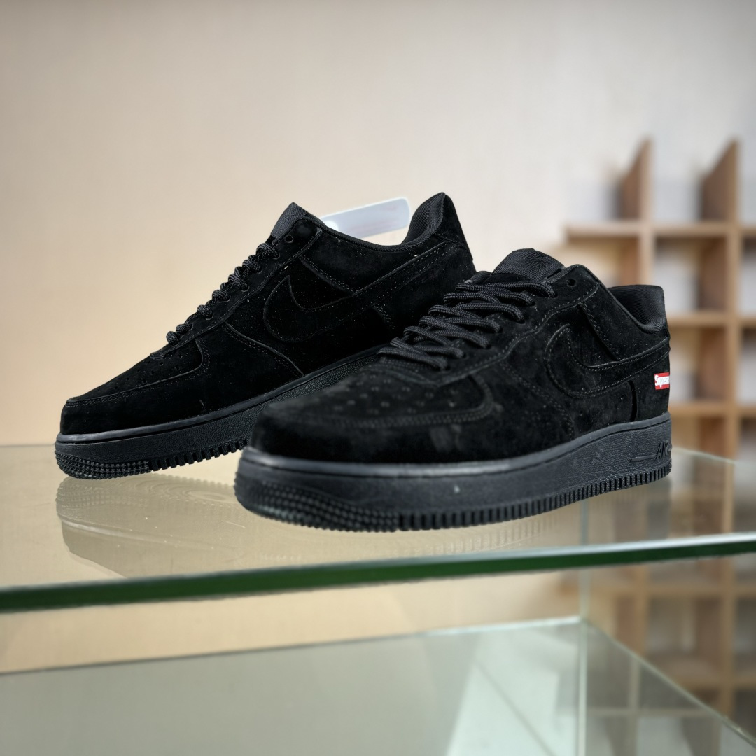 Nike Air Force 1'07 Low Supreme联名 全猪八 空军一号低帮休闲板鞋 DF0188-119 Nike Air Force 1'07 Low Supreme联名 全猪八 空军一号低帮休闲板鞋 DF0188-119