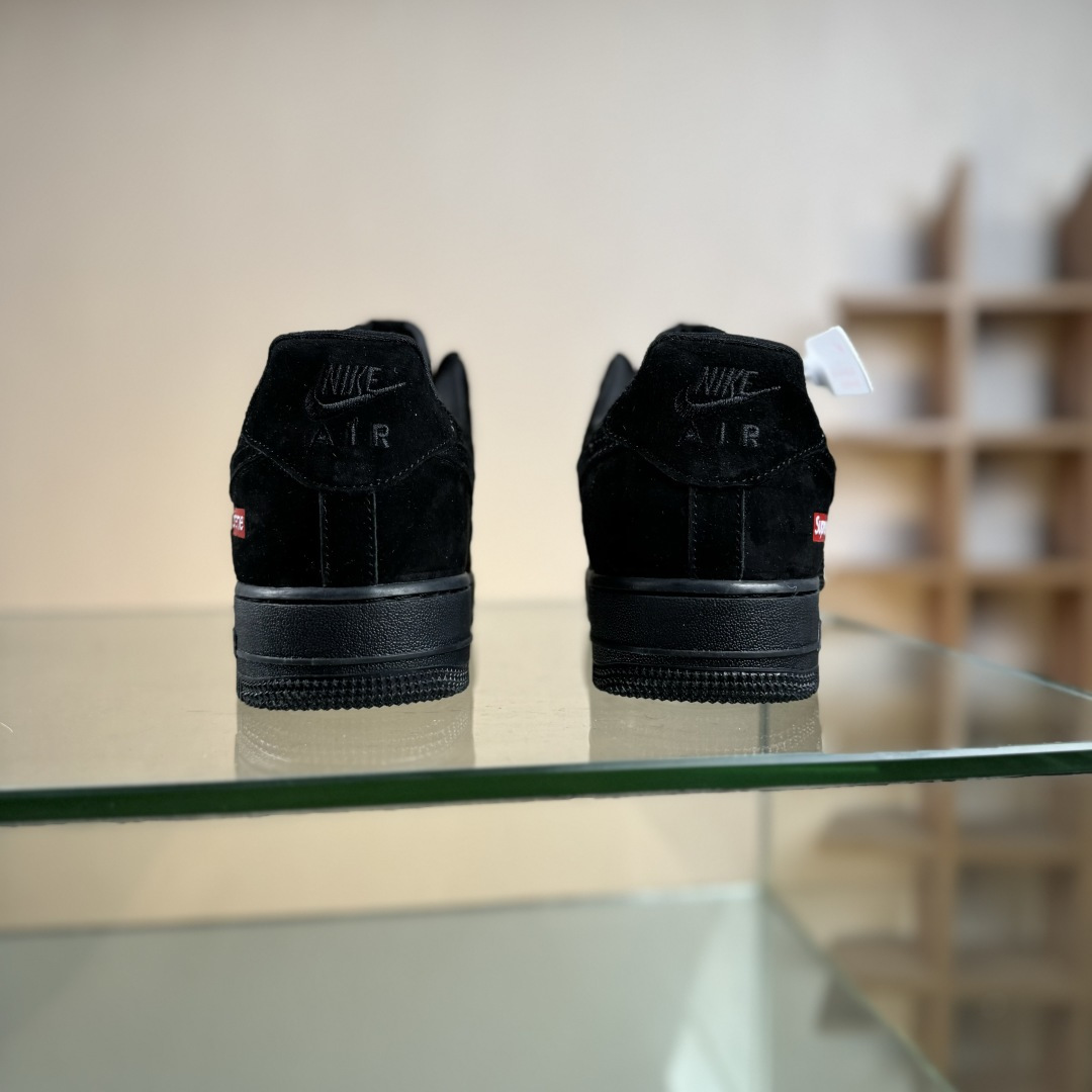 Nike Air Force 1'07 Low Supreme联名 全猪八 空军一号低帮休闲板鞋 DF0188-119 Nike Air Force 1'07 Low Supreme联名 全猪八 空军一号低帮休闲板鞋 DF0188-119