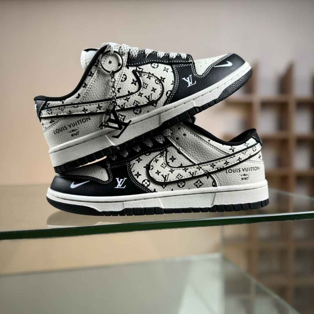 Nike SB Dunk Low“ LV联名—米黑印花” 周年高端定制 低帮休闲板鞋 MN1688-101 Nike SB Dunk Low“ LV联名—米黑印花” 周年高端定制 低帮休闲板鞋 MN1688-101