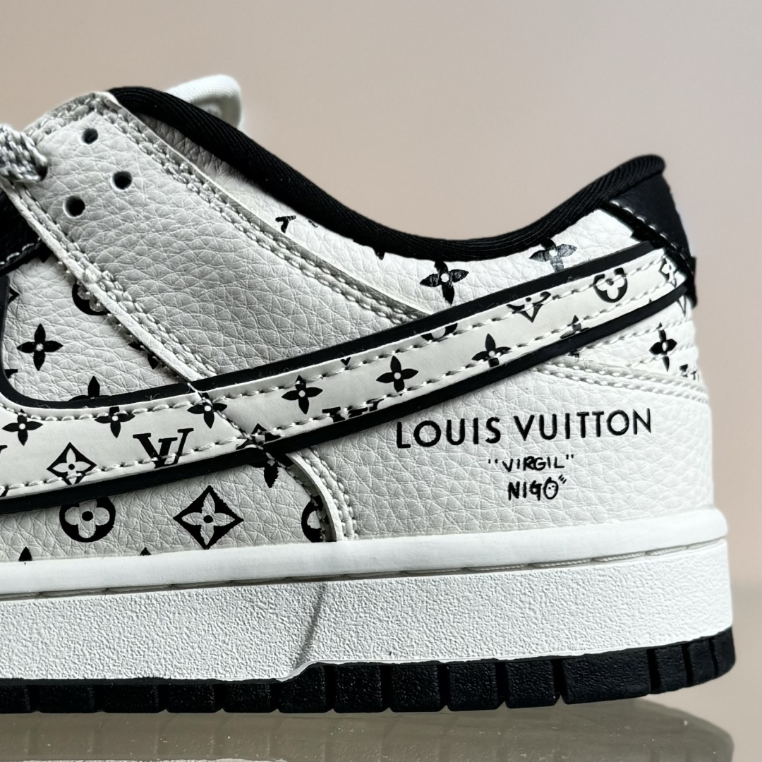 Nike SB Dunk Low“ LV联名—米黑印花” 周年高端定制 低帮休闲板鞋 MN1688-101 Nike SB Dunk Low“ LV联名—米黑印花” 周年高端定制 低帮休闲板鞋 MN1688-101