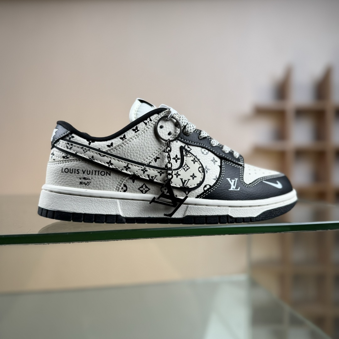 Nike SB Dunk Low“ LV联名—米黑印花” 周年高端定制 低帮休闲板鞋 MN1688-101 Nike SB Dunk Low“ LV联名—米黑印花” 周年高端定制 低帮休闲板鞋 MN1688-101