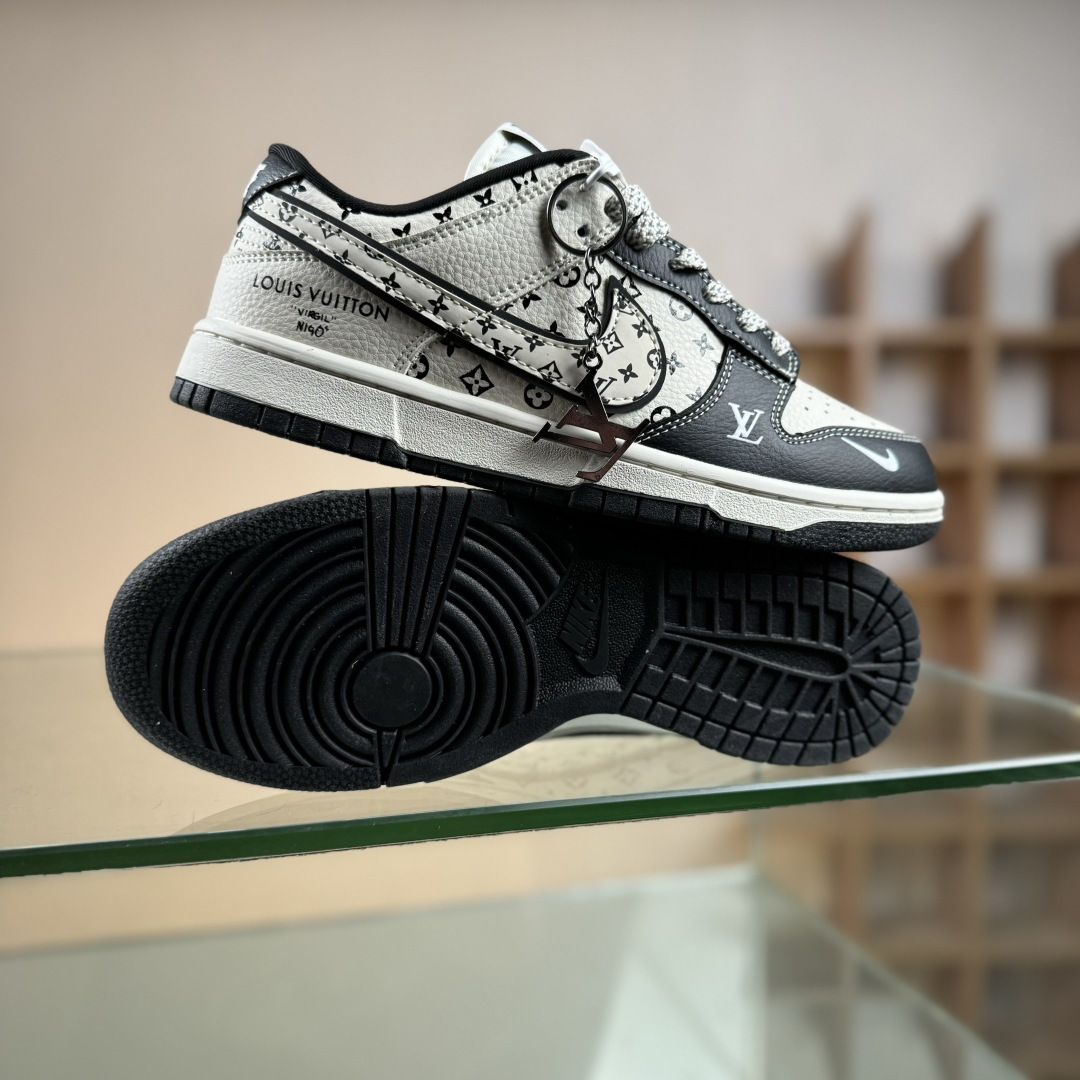 Nike SB Dunk Low“ LV联名—米黑印花” 周年高端定制 低帮休闲板鞋 MN1688-101 Nike SB Dunk Low“ LV联名—米黑印花” 周年高端定制 低帮休闲板鞋 MN1688-101