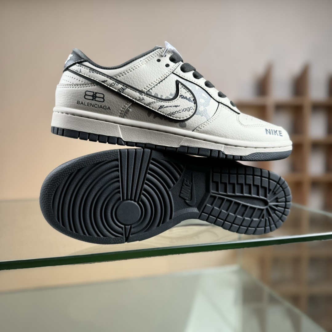 Nike SB Dunk Low 巴黎世家联名 白灰印花 高端定制 低帮休闲板鞋 XD1588-246-Top High Quatity Cheap Sneakers Fashion Clothing Clothes Bags handbags Shoes of all Brand wholesale With The best Quality And Beautiful Price from China Factory Chinese suppliers wholesaler seller Nike SB Dunk Low 巴黎世家联名 白灰印花 高端定制 低帮休闲板鞋 XD1588-246