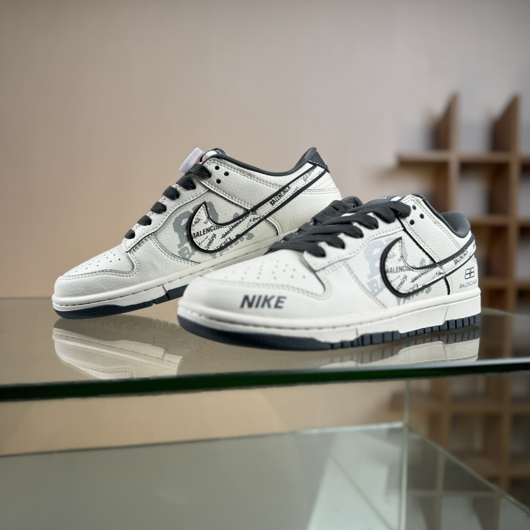 Nike SB Dunk Low 巴黎世家联名 白灰印花 高端定制 低帮休闲板鞋 XD1588-246-Top High Quatity Cheap Sneakers Fashion Clothing Clothes Bags handbags Shoes of all Brand wholesale With The best Quality And Beautiful Price from China Factory Chinese suppliers wholesaler seller Nike SB Dunk Low 巴黎世家联名 白灰印花 高端定制 低帮休闲板鞋 XD1588-246