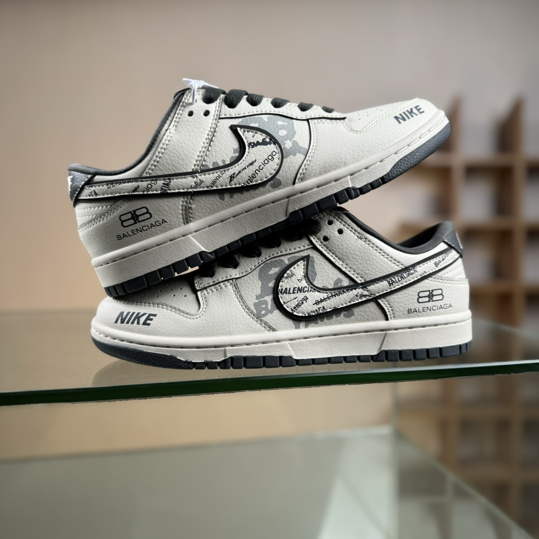 Nike SB Dunk Low 巴黎世家联名 白灰印花 高端定制 低帮休闲板鞋 XD1588-246-Top High Quatity Cheap Sneakers Fashion Clothing Clothes Bags handbags Shoes of all Brand wholesale With The best Quality And Beautiful Price from China Factory Chinese suppliers wholesaler seller Nike SB Dunk Low 巴黎世家联名 白灰印花 高端定制 低帮休闲板鞋 XD1588-246
