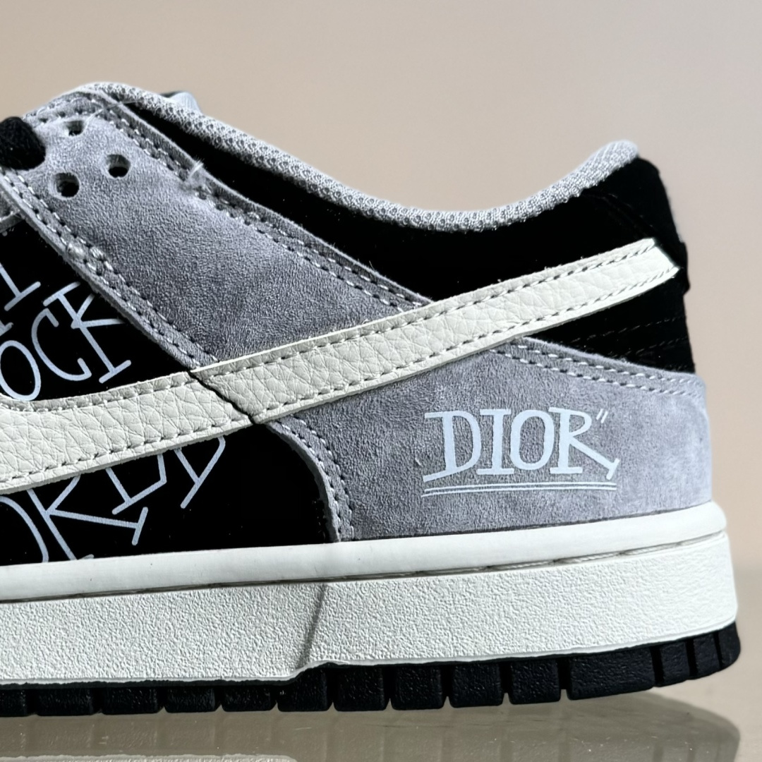 Nike SB Dunk Low“ 迪奥联名—米灰黑猪八革” 周年高端定制 低帮休闲板鞋 DN3168-021