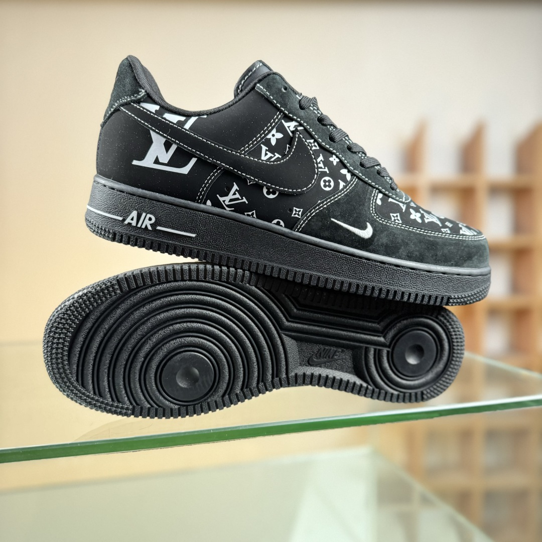 260 NIke Air Force 1 '07 Low “LV联名--翻绒黑印花 空军一号低帮 运动鞋 SS1979-001-Chinese UA Cheap High Quatity Brand Clothes Bags handbags Sneakers wholesale wholesaler seller from China Factory suppliers Fashion Clothing Shoes best Quality Beautiful Price 260 NIke Air Force 1 '07 Low “LV联名--翻绒黑印花 空军一号低帮 运动鞋 SS1979-001