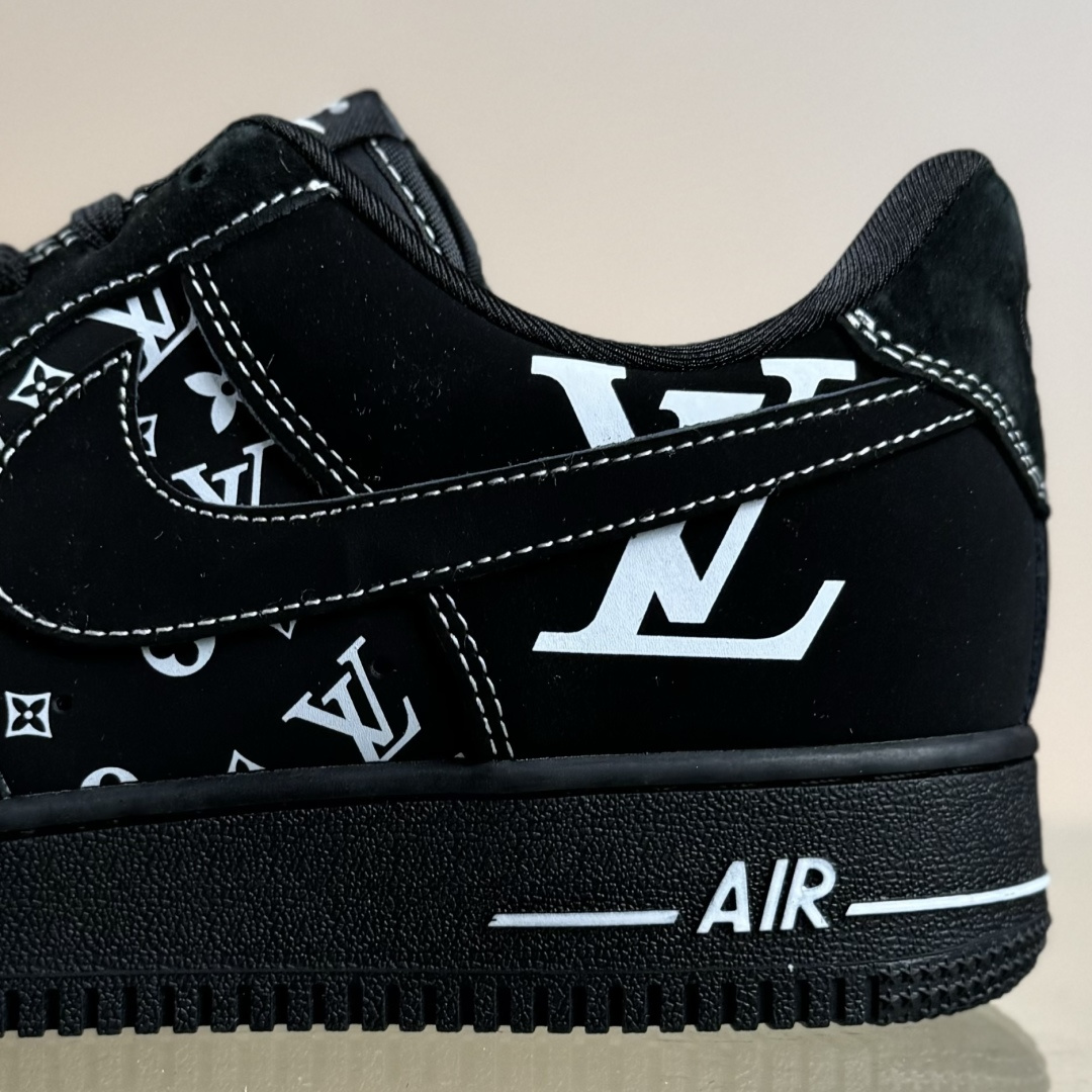 260 NIke Air Force 1 '07 Low “LV联名--翻绒黑印花 空军一号低帮 运动鞋 SS1979-001-Chinese UA Cheap High Quatity Brand Clothes Bags handbags Sneakers wholesale wholesaler seller from China Factory suppliers Fashion Clothing Shoes best Quality Beautiful Price 260 NIke Air Force 1 '07 Low “LV联名--翻绒黑印花 空军一号低帮 运动鞋 SS1979-001