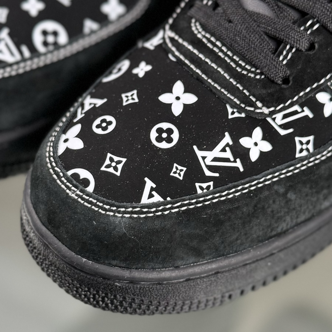 260 NIke Air Force 1 '07 Low “LV联名--翻绒黑印花 空军一号低帮 运动鞋 SS1979-001-Chinese UA Cheap High Quatity Brand Clothes Bags handbags Sneakers wholesale wholesaler seller from China Factory suppliers Fashion Clothing Shoes best Quality Beautiful Price 260 NIke Air Force 1 '07 Low “LV联名--翻绒黑印花 空军一号低帮 运动鞋 SS1979-001
