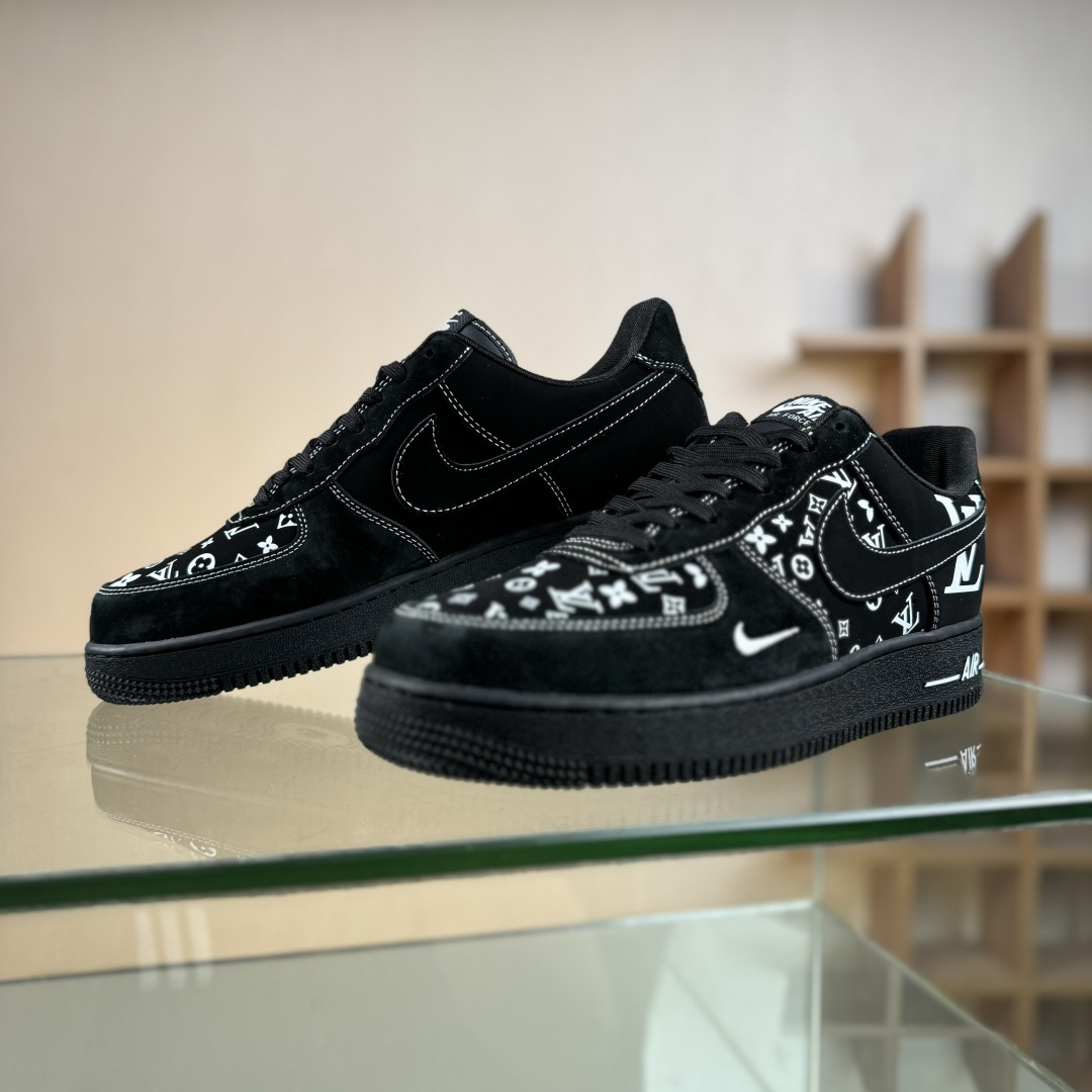 260 NIke Air Force 1 '07 Low “LV联名--翻绒黑印花 空军一号低帮 运动鞋 SS1979-001-Chinese UA Cheap High Quatity Brand Clothes Bags handbags Sneakers wholesale wholesaler seller from China Factory suppliers Fashion Clothing Shoes best Quality Beautiful Price 260 NIke Air Force 1 '07 Low “LV联名--翻绒黑印花 空军一号低帮 运动鞋 SS1979-001