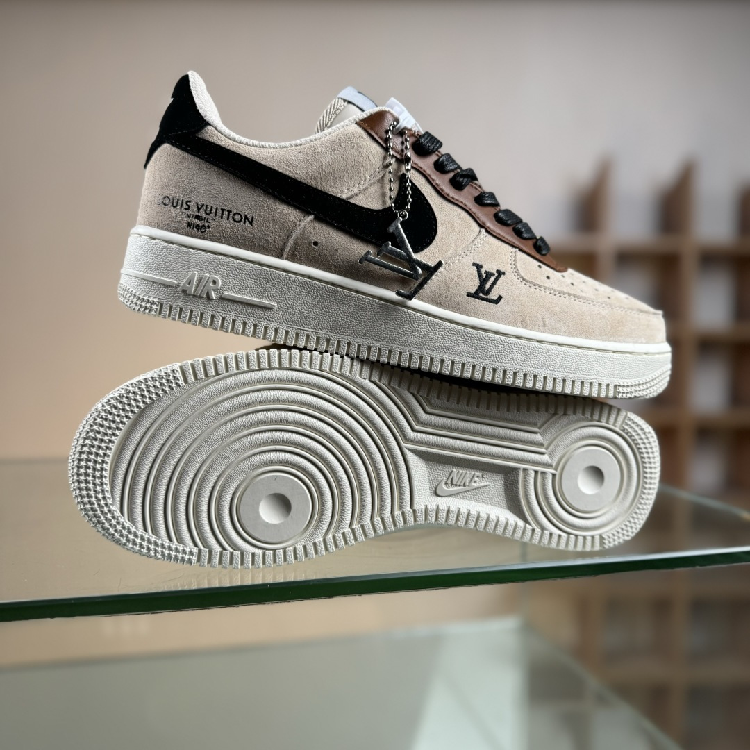 NIke Air Force 1 '07 Low “LV联名--奶茶焦糖” 空军一号低帮 运动鞋 休闲鞋 FQ3546-100 NIke Air Force 1 '07 Low “LV联名--奶茶焦糖” 空军一号低帮 运动鞋 休闲鞋 FQ3546-100