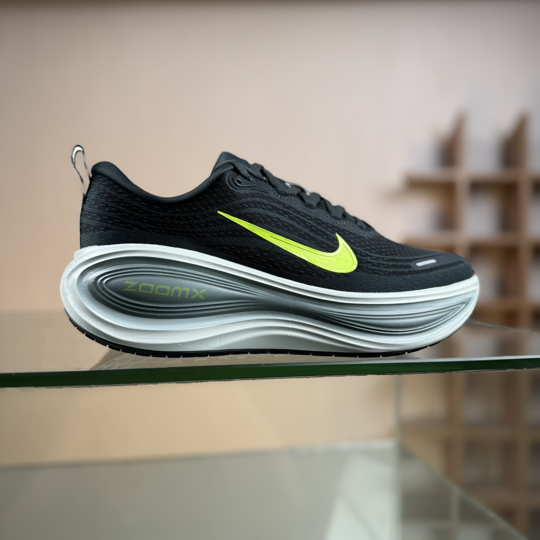 J版 Nike Air Zoom Vomero Plus 耐克网面厚底气垫跑鞋 HV8150-300 J版 Nike Air Zoom Vomero Plus 耐克网面厚底气垫跑鞋 HV8150-300