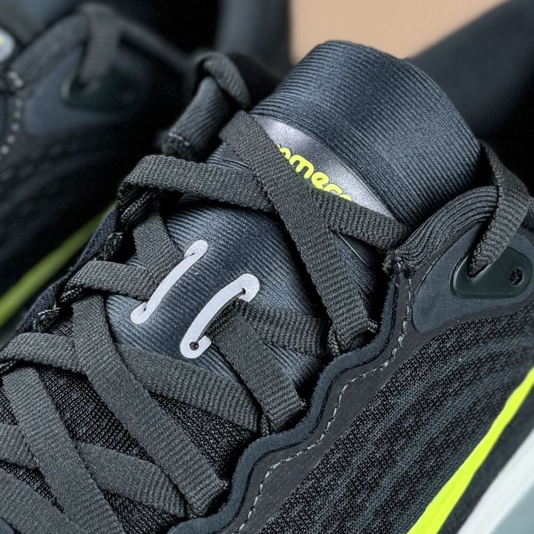 J版 Nike Air Zoom Vomero Plus 耐克网面厚底气垫跑鞋 HV8150-300 J版 Nike Air Zoom Vomero Plus 耐克网面厚底气垫跑鞋 HV8150-300
