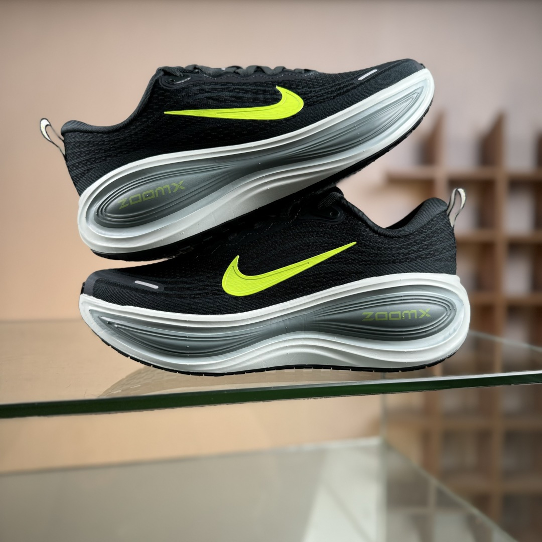 J版 Nike Air Zoom Vomero Plus 耐克网面厚底气垫跑鞋 HV8150-300 J版 Nike Air Zoom Vomero Plus 耐克网面厚底气垫跑鞋 HV8150-300