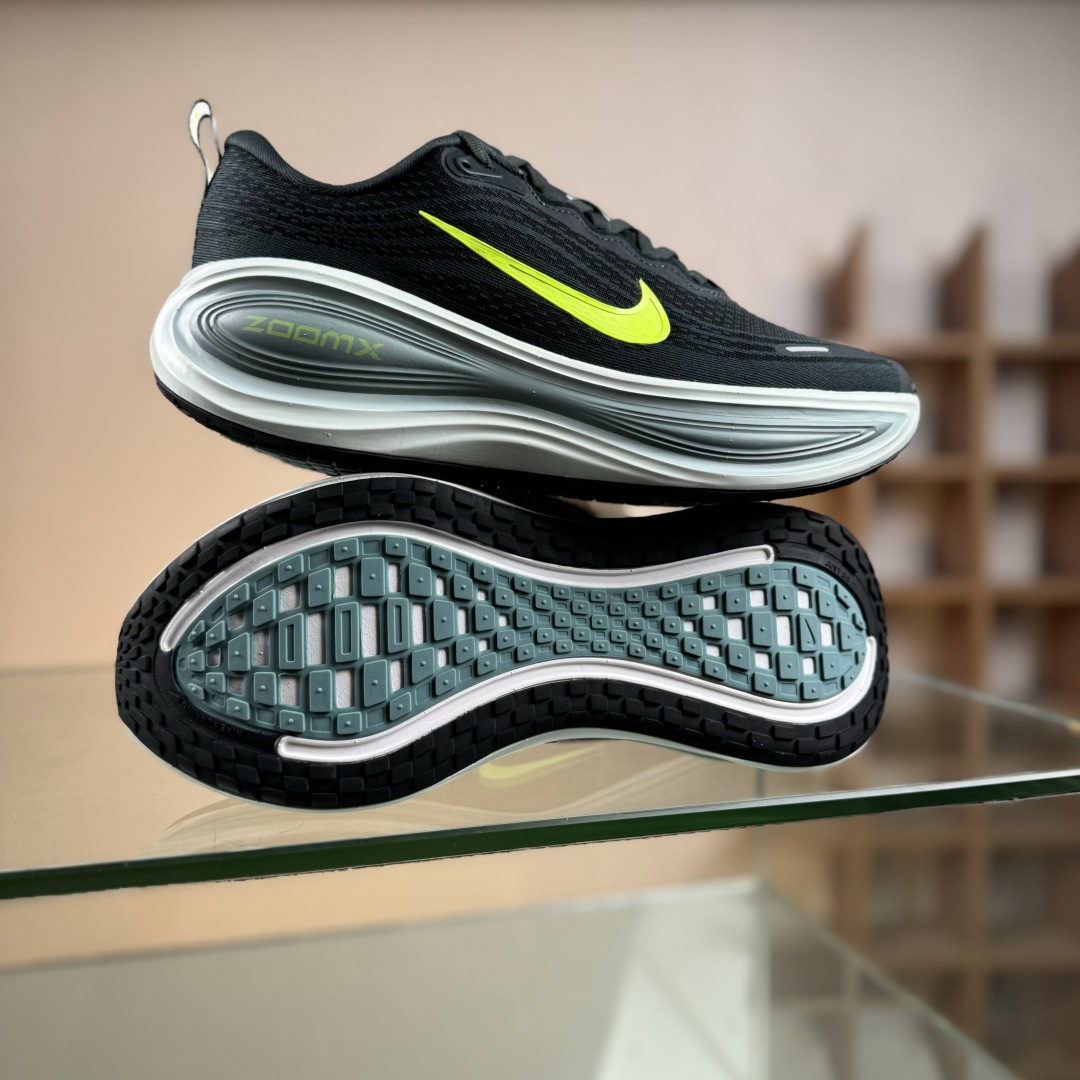 J版 Nike Air Zoom Vomero Plus 耐克网面厚底气垫跑鞋 HV8150-300 J版 Nike Air Zoom Vomero Plus 耐克网面厚底气垫跑鞋 HV8150-300