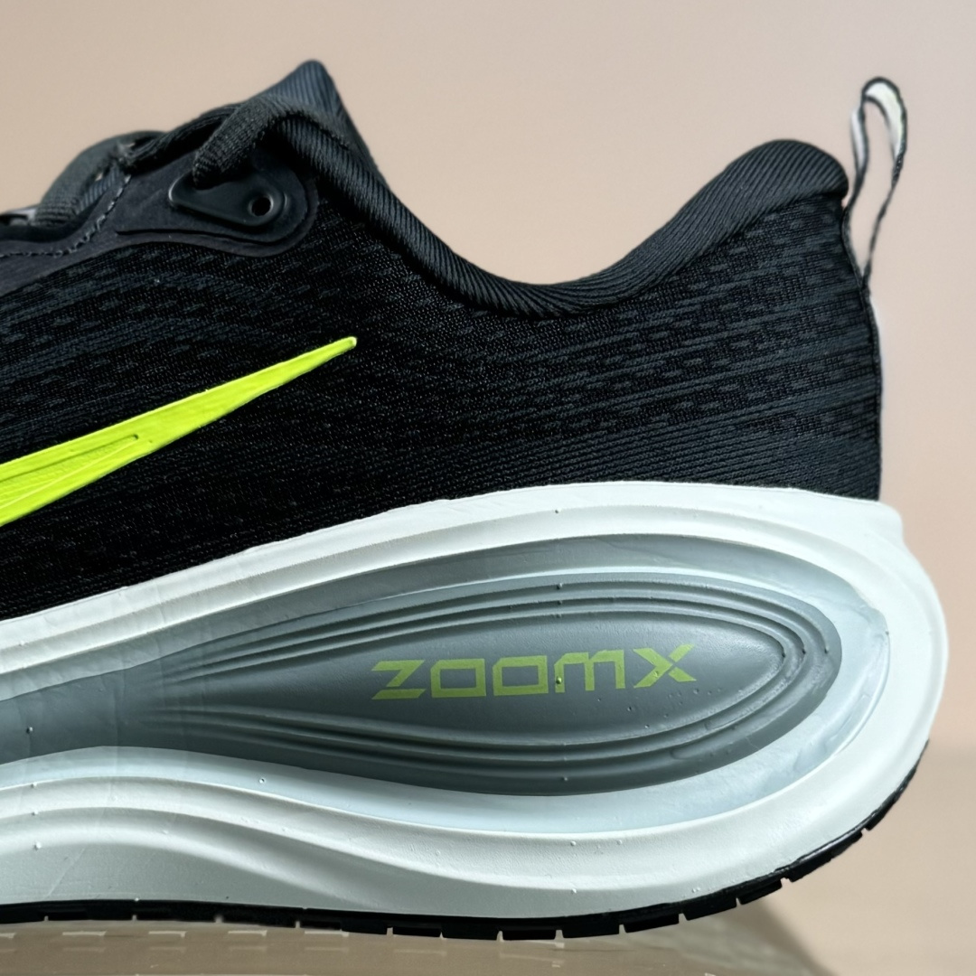 J版 Nike Air Zoom Vomero Plus 耐克网面厚底气垫跑鞋 HV8150-300 J版 Nike Air Zoom Vomero Plus 耐克网面厚底气垫跑鞋 HV8150-300