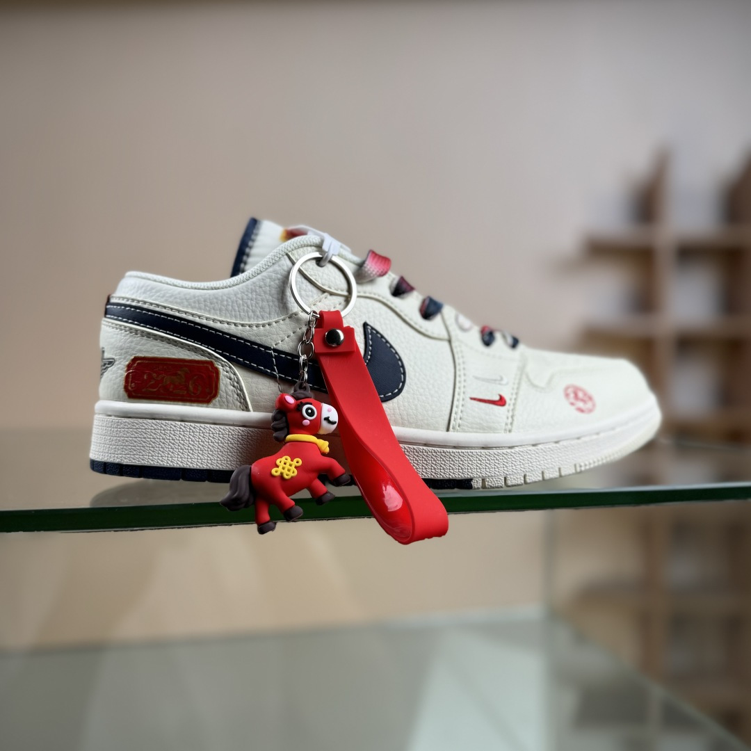 Nike Jordan Air Jordan 1“ 马年限定——米黑双拼底” 高端定制 低帮 FC7688-198 Nike Jordan Air Jordan 1“ 马年限定——米黑双拼底” 高端定制 低帮 FC7688-198