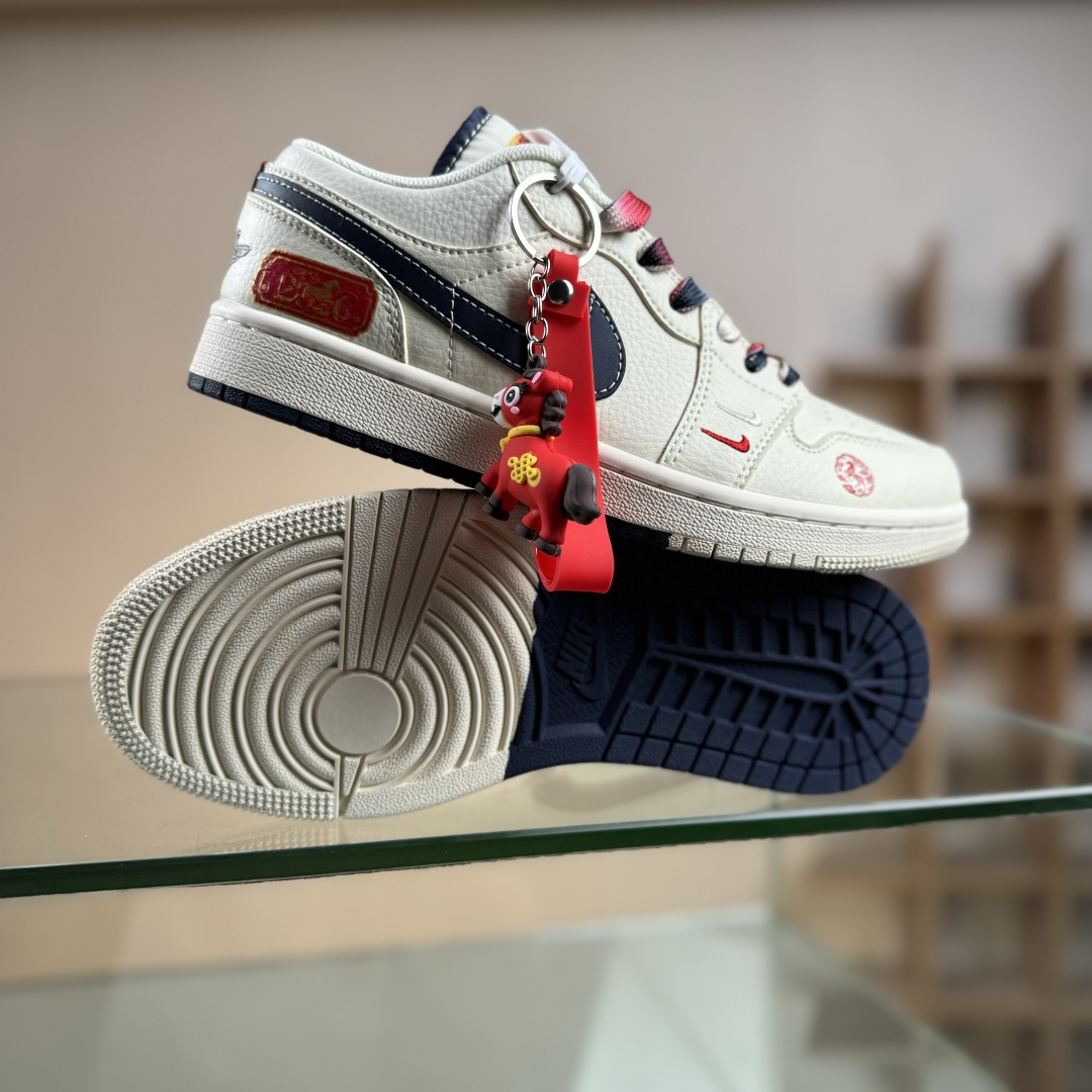 Nike Jordan Air Jordan 1“ 马年限定——米黑双拼底” 高端定制 低帮 FC7688-198 Nike Jordan Air Jordan 1“ 马年限定——米黑双拼底” 高端定制 低帮 FC7688-198