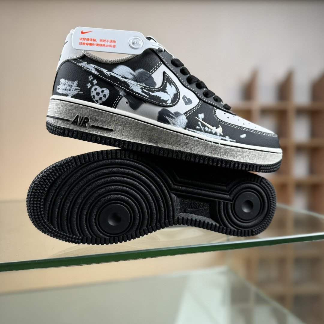 手绘涂鸦“涂鸦心跳”Nike Air Force 1 “Graffiti Heartbeat”空军一号定制板鞋 DB3301-808 手绘涂鸦“涂鸦心跳”Nike Air Force 1 “Graffiti Heartbeat”空军一号定制板鞋 DB3301-808