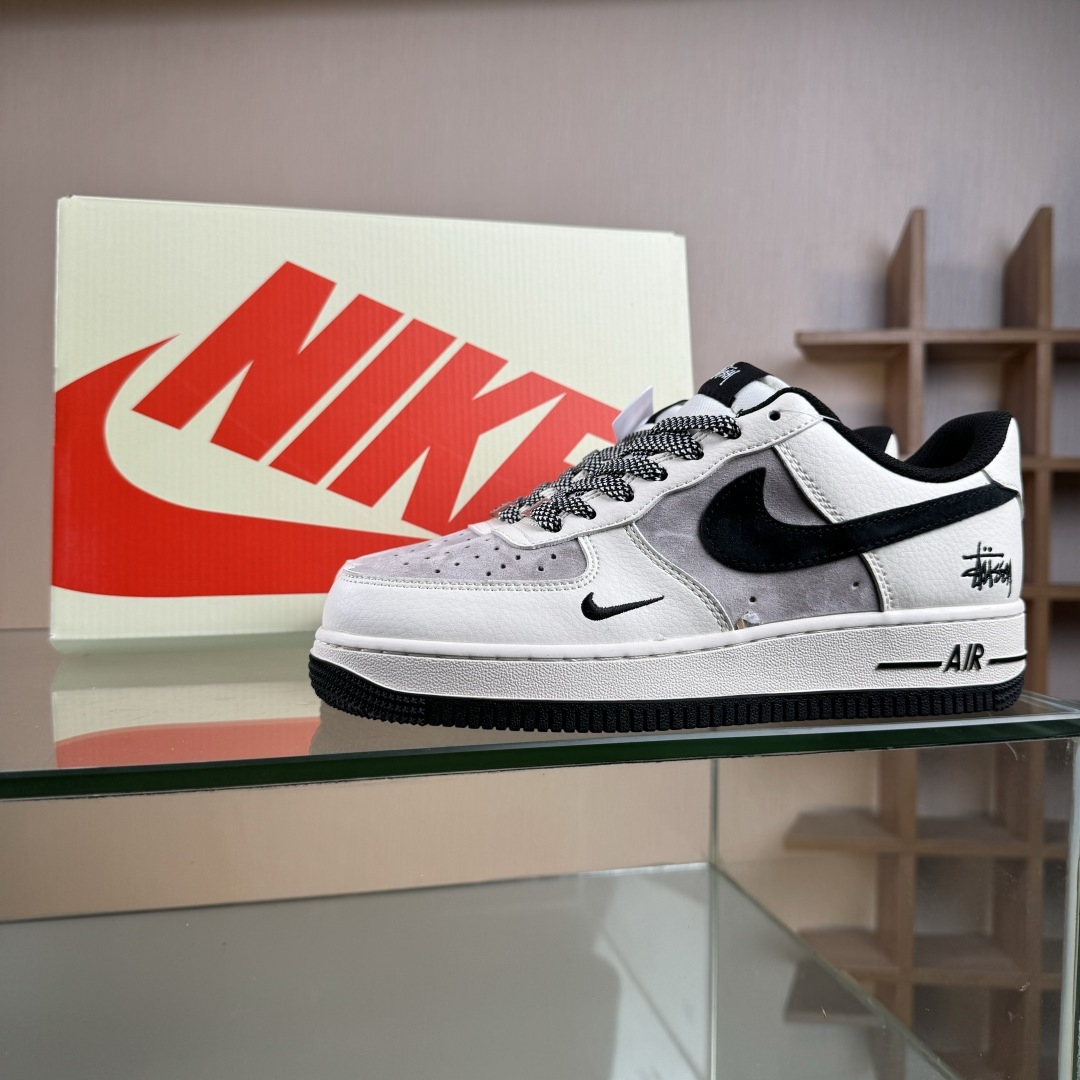 Nike Air Force 1 '07 Low “斯图西联名------白灰黑” 高端定制 低帮休闲板鞋 XD9314-617-Top High Quatity Cheap Sneakers Fashion Clothing Clothes Bags handbags Shoes of all Brand wholesale With The best Quality And Beautiful Price from China Factory Chinese suppliers wholesaler seller Nike Air Force 1 '07 Low “斯图西联名------白灰黑” 高端定制 低帮休闲板鞋 XD9314-617