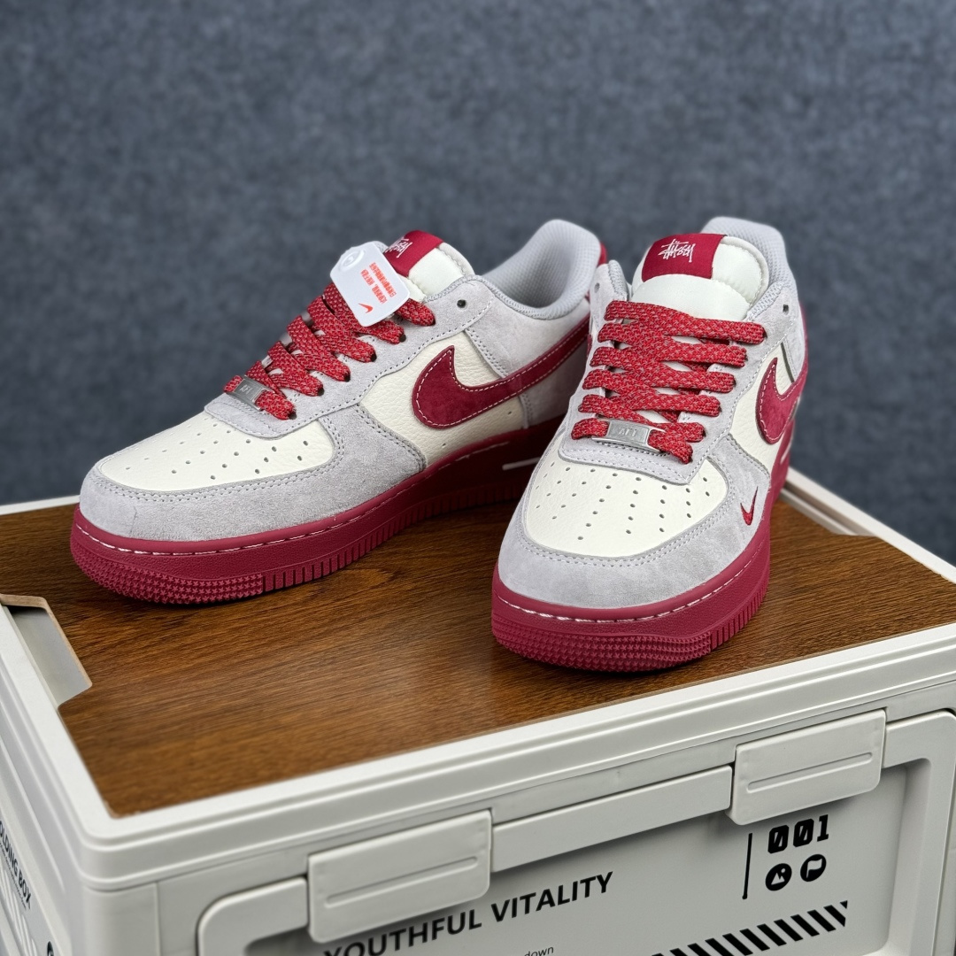 Nike Air Force 1 Low 斯图西联名 灰白红小勾满天星 低帮休闲鞋 JP8028-076 Nike Air Force 1 Low 斯图西联名 灰白红小勾满天星 低帮休闲鞋 JP8028-076