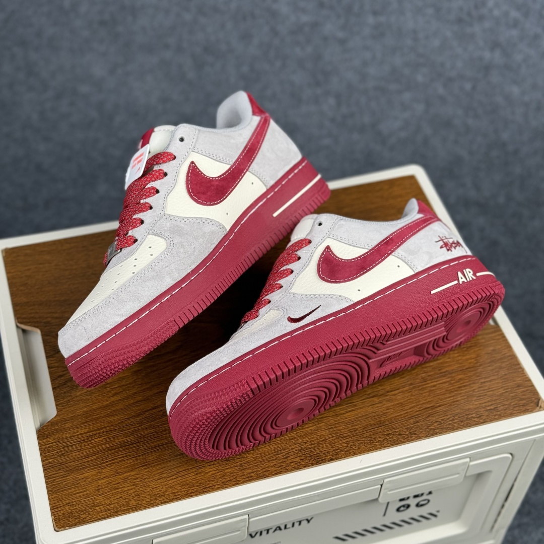 Nike Air Force 1 Low 斯图西联名 灰白红小勾满天星 低帮休闲鞋 JP8028-076 Nike Air Force 1 Low 斯图西联名 灰白红小勾满天星 低帮休闲鞋 JP8028-076