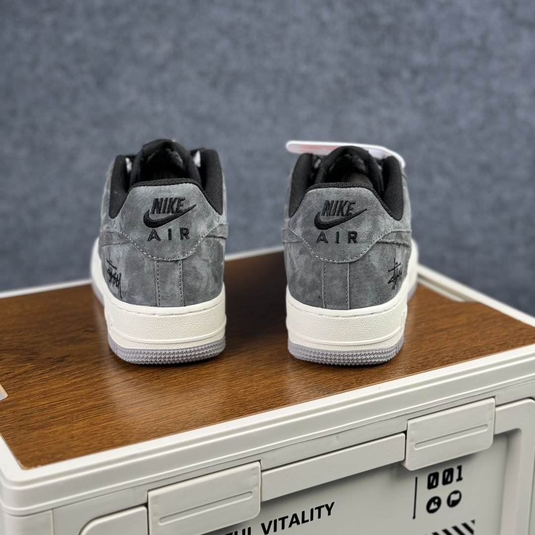 Nike Air Force 1'07 Low 斯图西联名 炭灰雅白 空军一号低帮休闲板鞋 DV5477-401 Nike Air Force 1'07 Low 斯图西联名 炭灰雅白 空军一号低帮休闲板鞋 DV5477-401