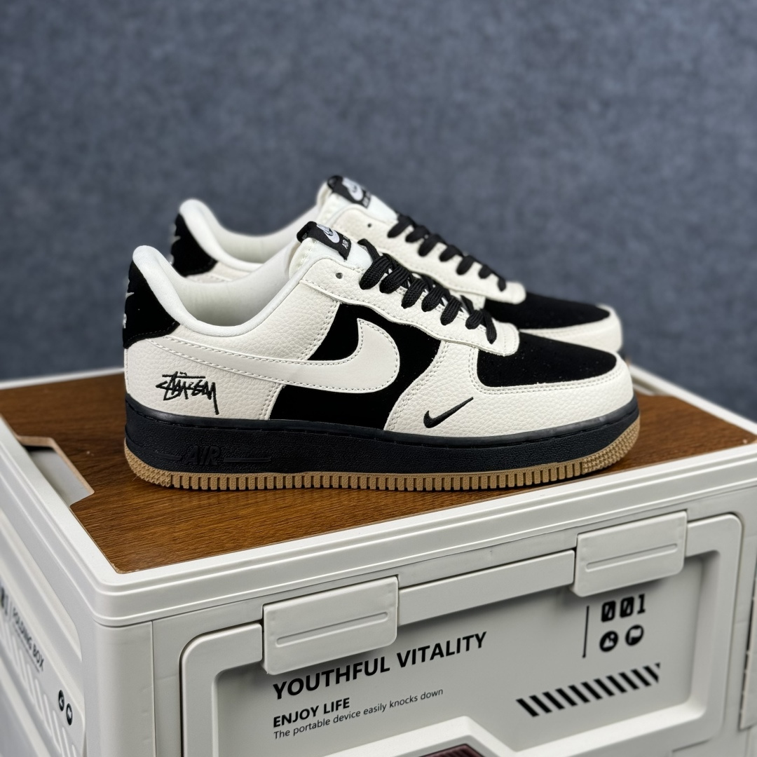 Nike Air Force 1’07 Low 斯图西联名 双拼米黑棕 空军一号低帮休闲板鞋 LD1999-006 Nike Air Force 1’07 Low 斯图西联名 双拼米黑棕 空军一号低帮休闲板鞋 LD1999-006
