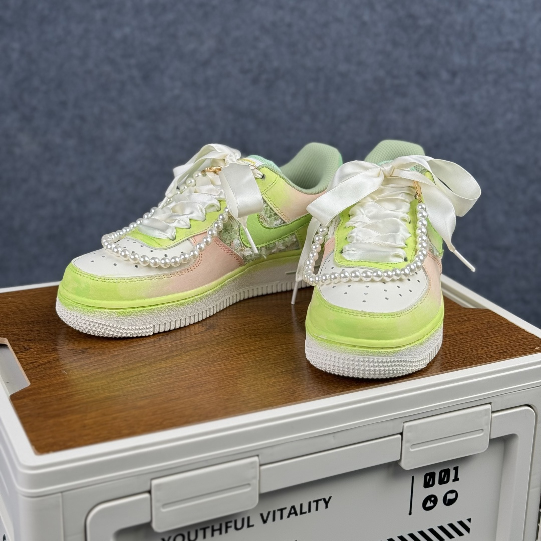 Nike Air Force 1'07 Low ”Pearl & Soft Jade” 手绘涂鸦 珍珠软玉 空军一号低帮休闲板鞋 FJ7740-101 Nike Air Force 1'07 Low ”Pearl & Soft Jade” 手绘涂鸦 珍珠软玉 空军一号低帮休闲板鞋 FJ7740-101