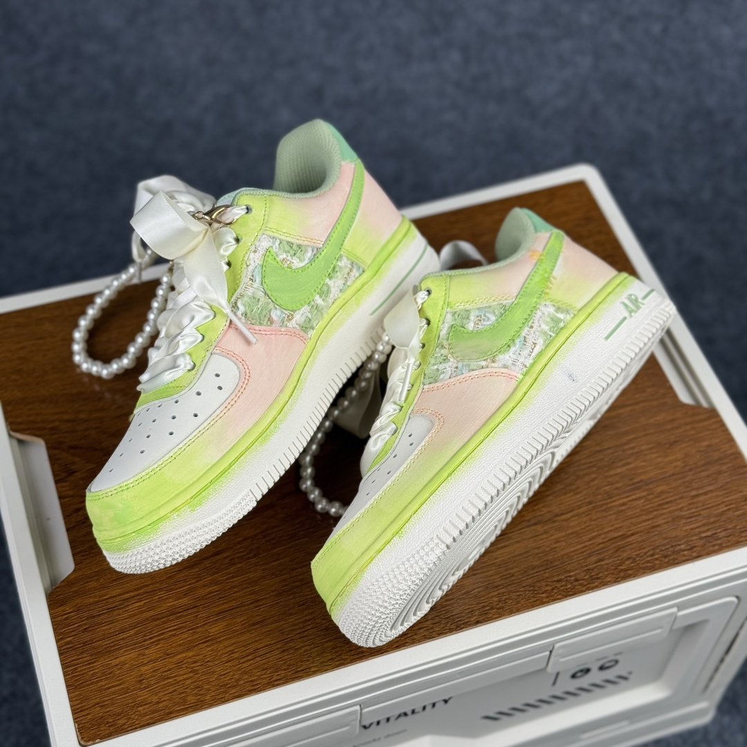 Nike Air Force 1'07 Low ”Pearl & Soft Jade” 手绘涂鸦 珍珠软玉 空军一号低帮休闲板鞋 FJ7740-101 Nike Air Force 1'07 Low ”Pearl & Soft Jade” 手绘涂鸦 珍珠软玉 空军一号低帮休闲板鞋 FJ7740-101