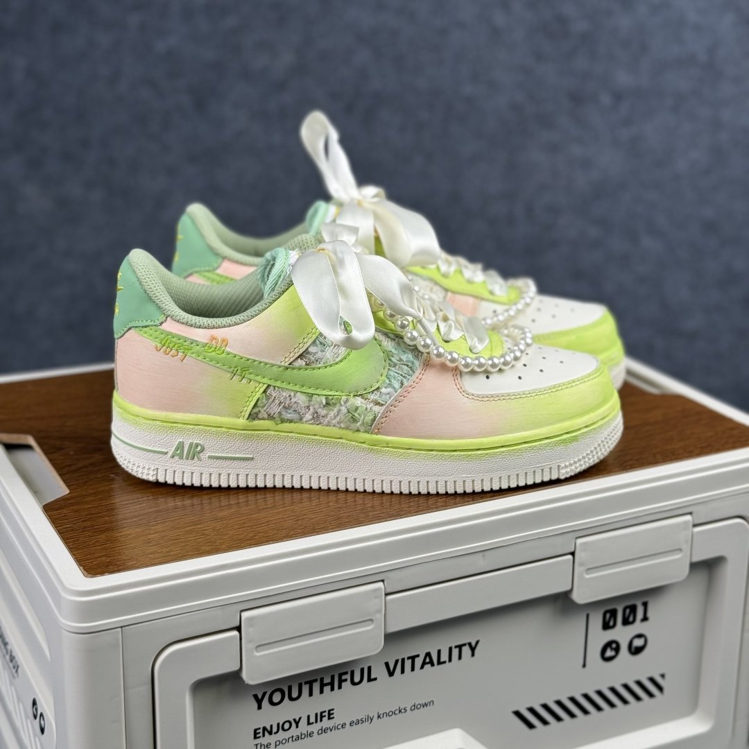 Nike Air Force 1’07 Low ”Pearl & Soft Jade” 手绘涂鸦 珍珠软玉 空军一号低帮休闲板鞋 FJ7740-101 Nike Air Force 1’07 Low ”Pearl & Soft Jade” 手绘涂鸦 珍珠软玉 空军一号低帮休闲板鞋 FJ7740-101