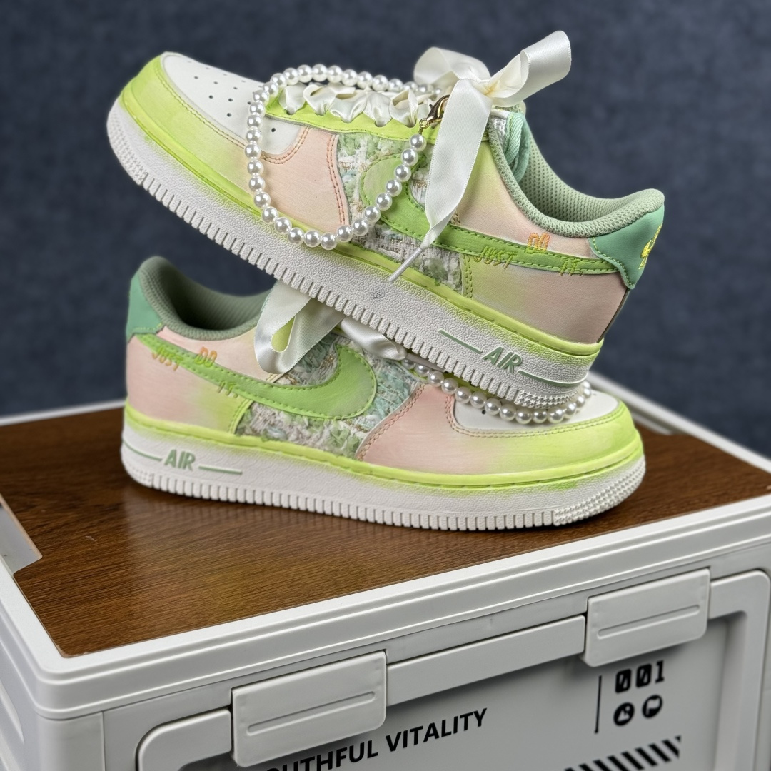 Nike Air Force 1'07 Low ”Pearl & Soft Jade” 手绘涂鸦 珍珠软玉 空军一号低帮休闲板鞋 FJ7740-101 Nike Air Force 1'07 Low ”Pearl & Soft Jade” 手绘涂鸦 珍珠软玉 空军一号低帮休闲板鞋 FJ7740-101