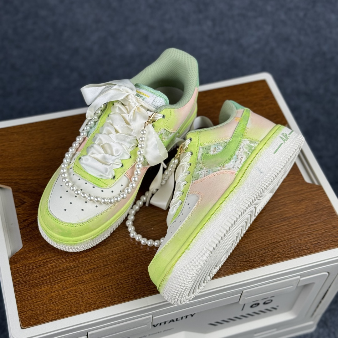Nike Air Force 1'07 Low ”Pearl & Soft Jade” 手绘涂鸦 珍珠软玉 空军一号低帮休闲板鞋 FJ7740-101 Nike Air Force 1'07 Low ”Pearl & Soft Jade” 手绘涂鸦 珍珠软玉 空军一号低帮休闲板鞋 FJ7740-101