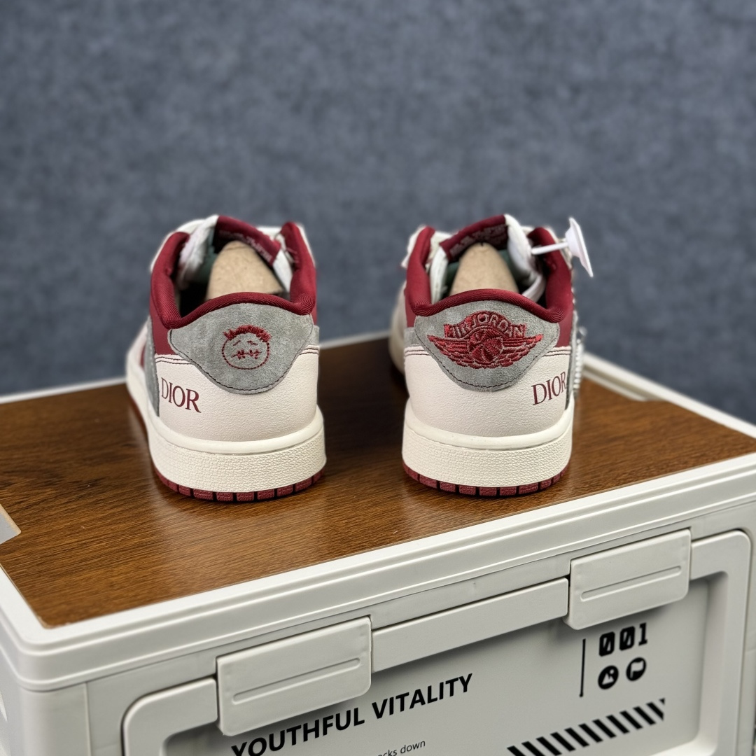 Nike Air Jordan 1 x Travis Scott AJ1倒勾 乔一倒钩 ‘DIY’定制 耐克 低帮文化篮球鞋 XX2025-082 Nike Air Jordan 1 x Travis Scott AJ1倒勾 乔一倒钩 ‘DIY’定制 耐克 低帮文化篮球鞋 XX2025-082