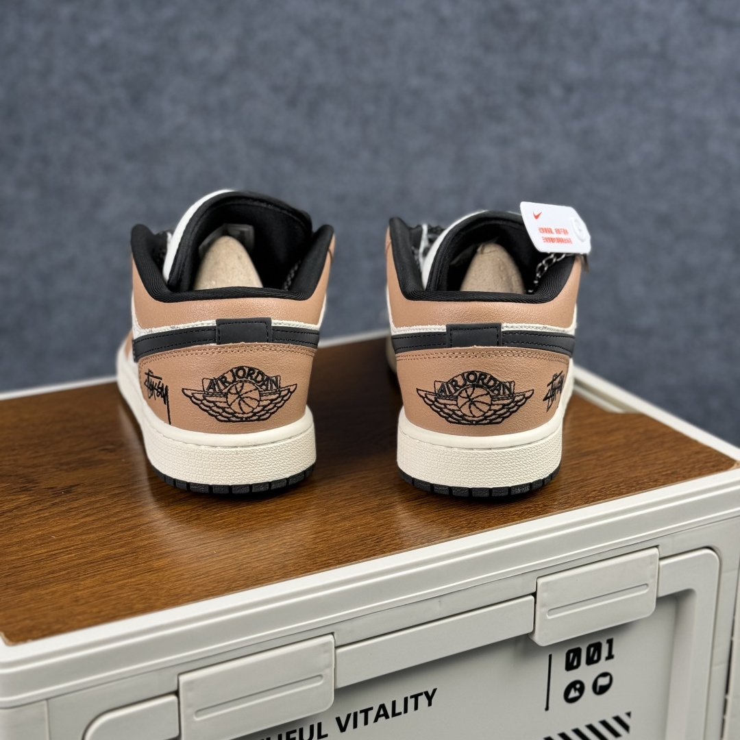 Air Jordan 1 Low AJ1 乔1斯图西联名 米棕黑 高端定制 低帮复古篮球鞋 LL8888-003 Air Jordan 1 Low AJ1 乔1斯图西联名 米棕黑 高端定制 低帮复古篮球鞋 LL8888-003