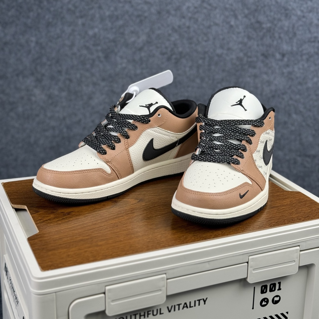 Air Jordan 1 Low AJ1 乔1斯图西联名 米棕黑 高端定制 低帮复古篮球鞋 LL8888-003 Air Jordan 1 Low AJ1 乔1斯图西联名 米棕黑 高端定制 低帮复古篮球鞋 LL8888-003