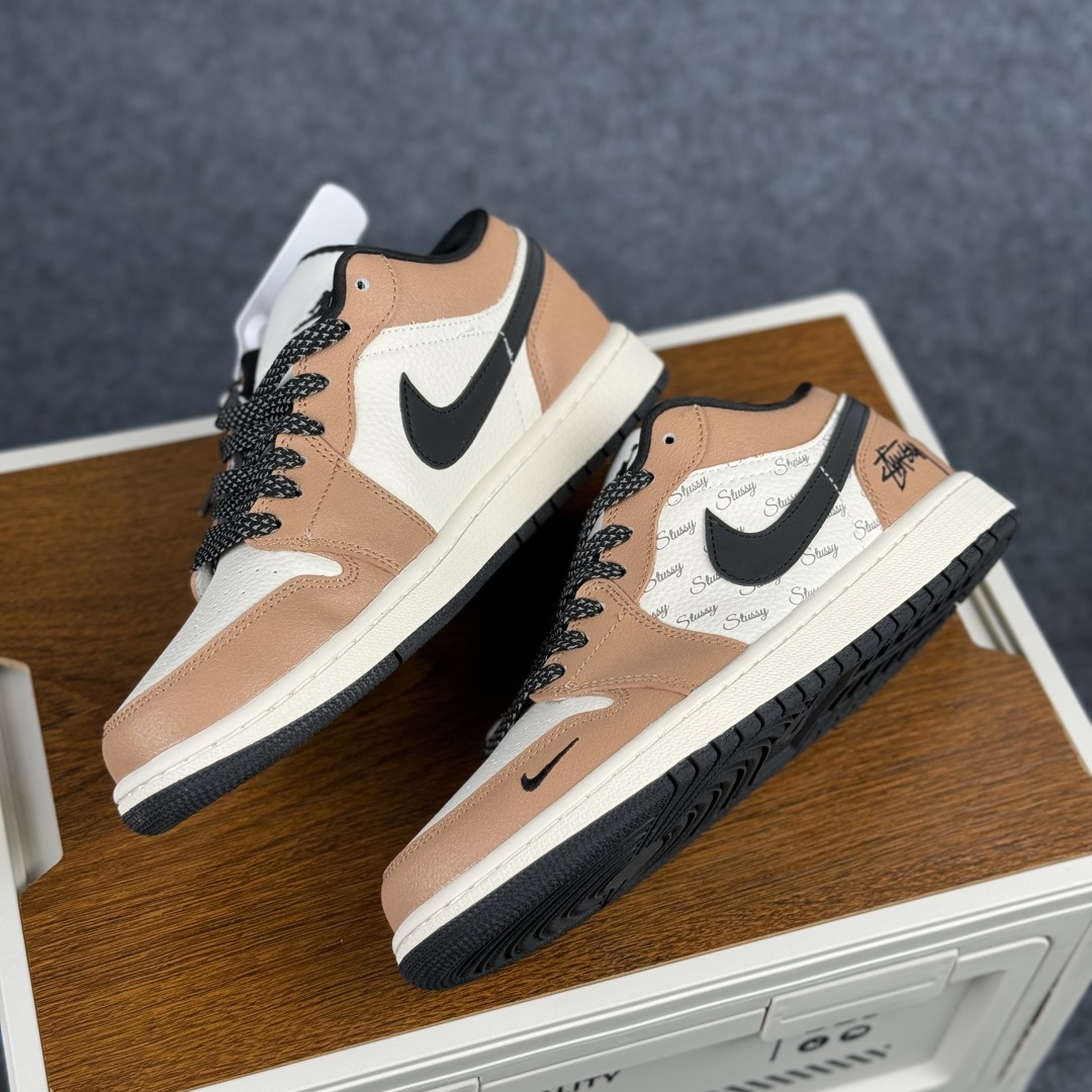 Air Jordan 1 Low AJ1 乔1斯图西联名 米棕黑 高端定制 低帮复古篮球鞋 LL8888-003 Air Jordan 1 Low AJ1 乔1斯图西联名 米棕黑 高端定制 低帮复古篮球鞋 LL8888-003
