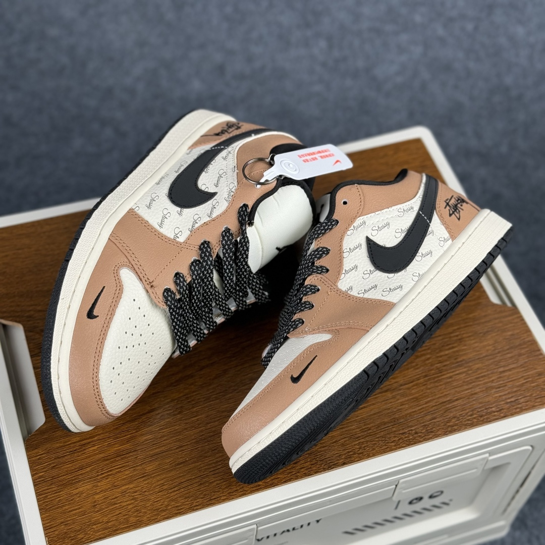 Air Jordan 1 Low AJ1 乔1斯图西联名 米棕黑 高端定制 低帮复古篮球鞋 LL8888-003 Air Jordan 1 Low AJ1 乔1斯图西联名 米棕黑 高端定制 低帮复古篮球鞋 LL8888-003