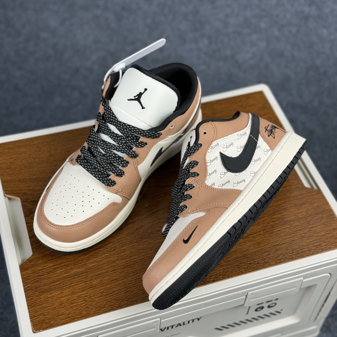 Air Jordan 1 Low AJ1 乔1斯图西联名 米棕黑 高端定制 低帮复古篮球鞋 LL8888-003 Air Jordan 1 Low AJ1 乔1斯图西联名 米棕黑 高端定制 低帮复古篮球鞋 LL8888-003