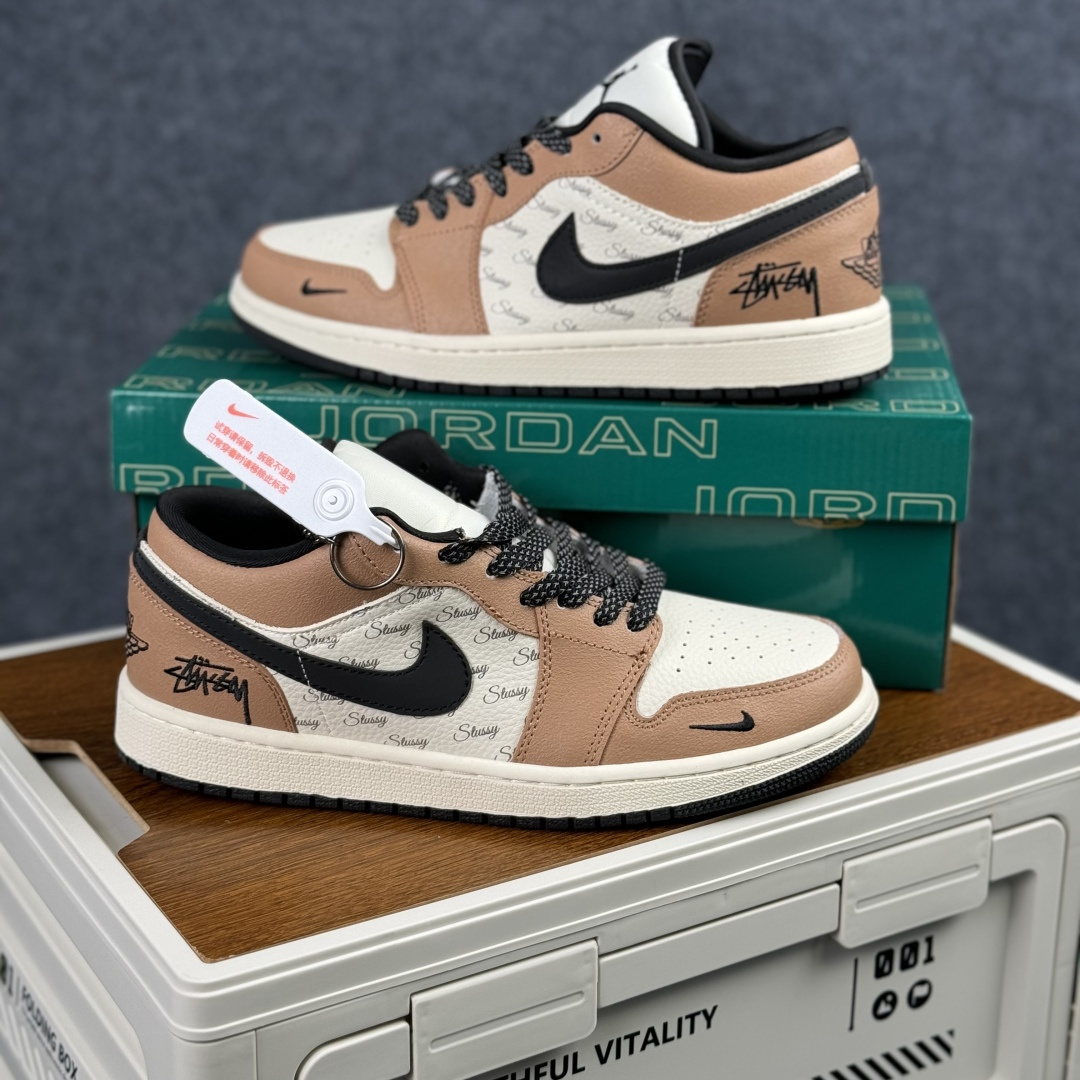 Air Jordan 1 Low AJ1 乔1斯图西联名 米棕黑 高端定制 低帮复古篮球鞋 LL8888-003 Air Jordan 1 Low AJ1 乔1斯图西联名 米棕黑 高端定制 低帮复古篮球鞋 LL8888-003