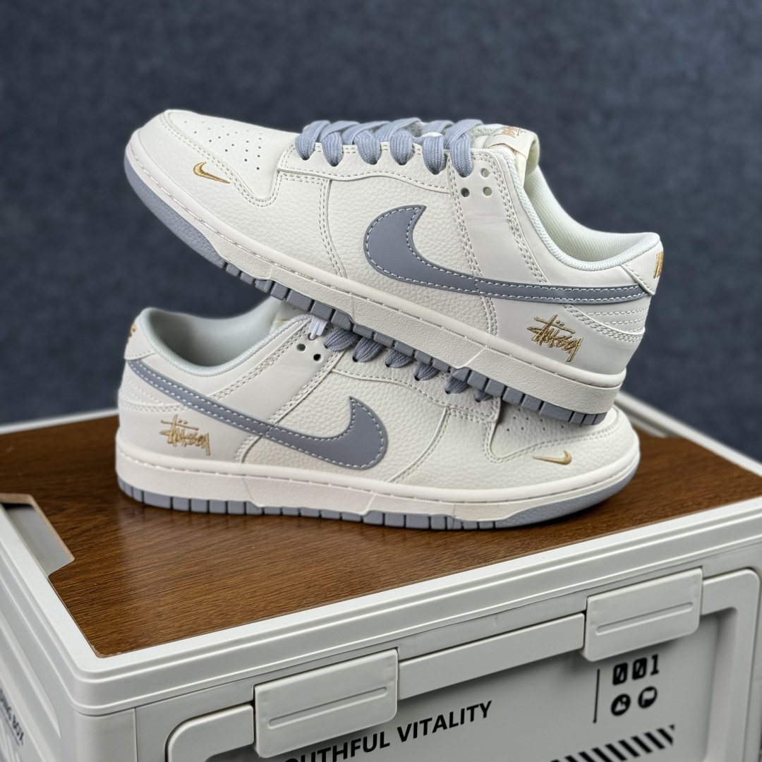 Nike SB Dunk Low 斯图西联名 米灰金标 周年高端定制 低帮休闲板鞋 JP1628-040 Nike SB Dunk Low 斯图西联名 米灰金标 周年高端定制 低帮休闲板鞋 JP1628-040