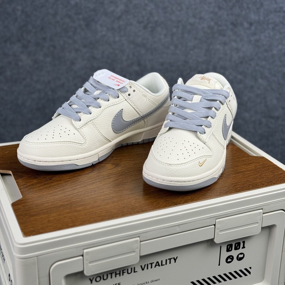 Nike SB Dunk Low 斯图西联名 米灰金标 周年高端定制 低帮休闲板鞋 JP1628-040 Nike SB Dunk Low 斯图西联名 米灰金标 周年高端定制 低帮休闲板鞋 JP1628-040