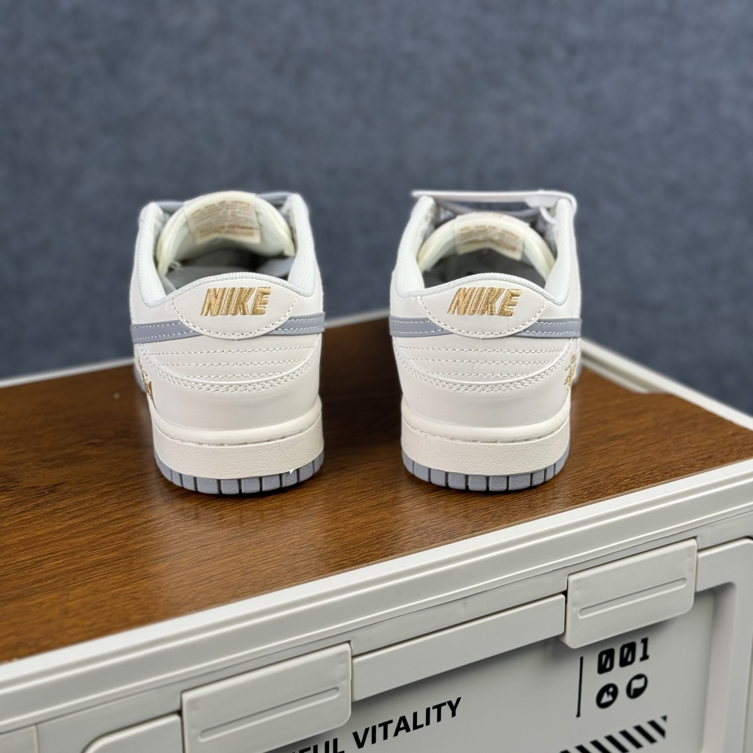 Nike SB Dunk Low 斯图西联名 米灰金标 周年高端定制 低帮休闲板鞋 JP1628-040 Nike SB Dunk Low 斯图西联名 米灰金标 周年高端定制 低帮休闲板鞋 JP1628-040