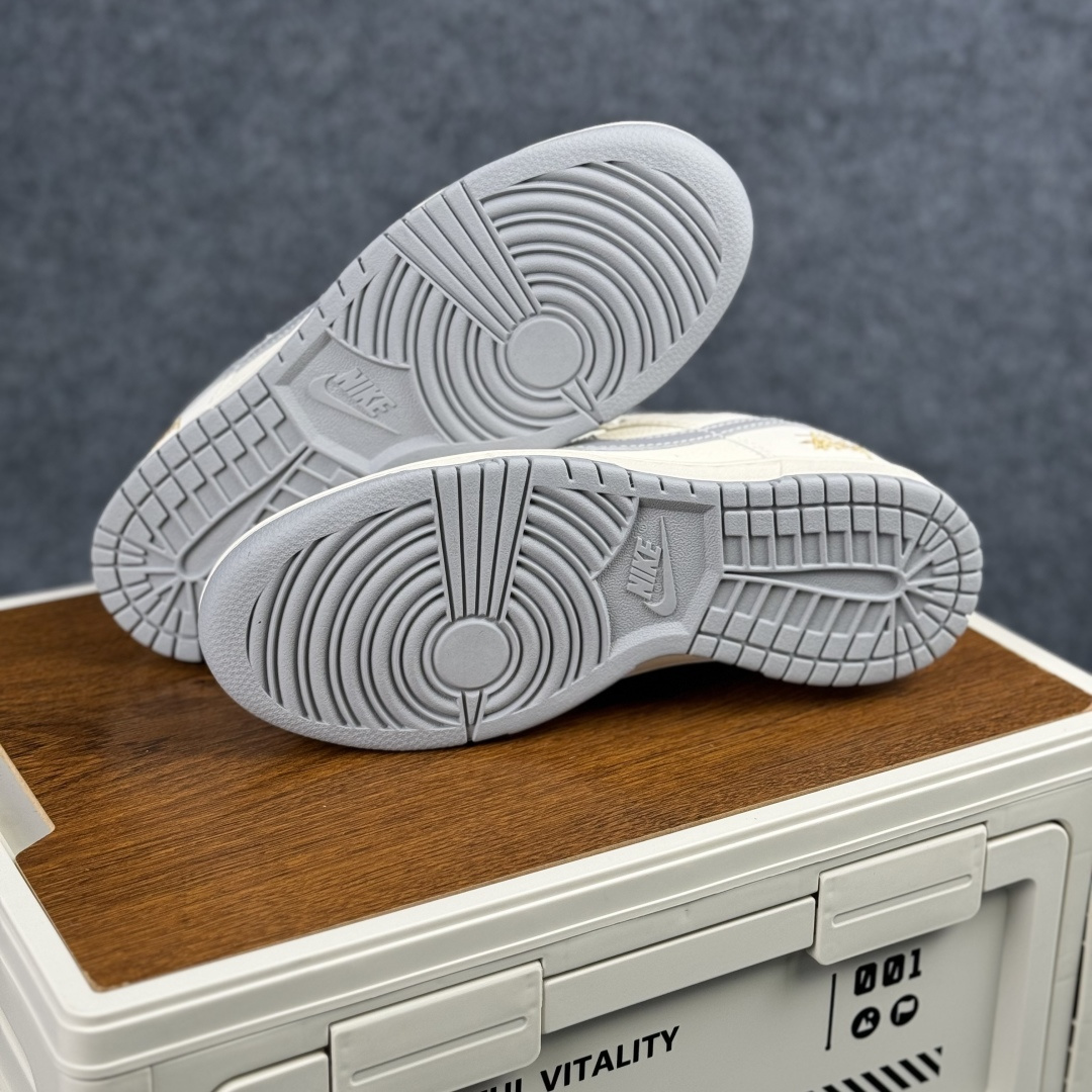 Nike SB Dunk Low 斯图西联名 米灰金标 周年高端定制 低帮休闲板鞋 JP1628-040 Nike SB Dunk Low 斯图西联名 米灰金标 周年高端定制 低帮休闲板鞋 JP1628-040