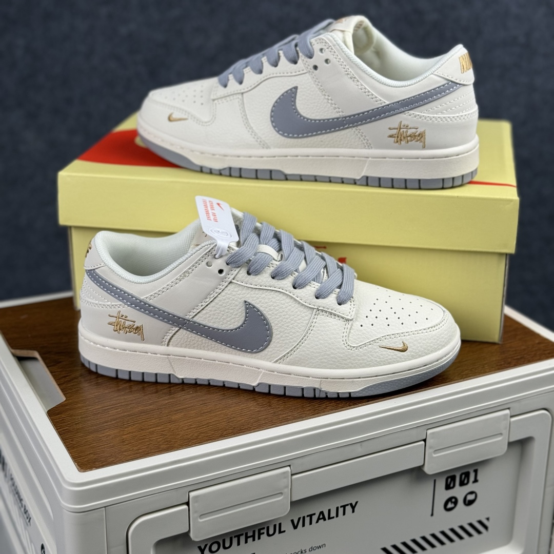 Nike SB Dunk Low 斯图西联名 米灰金标 周年高端定制 低帮休闲板鞋 JP1628-040 Nike SB Dunk Low 斯图西联名 米灰金标 周年高端定制 低帮休闲板鞋 JP1628-040