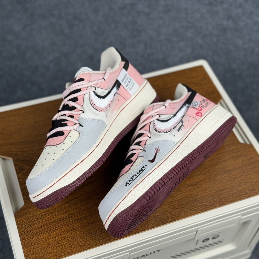 Nike Air Force 1'07 Low ”Sweet & Cool Project” 手绘涂鸦 甜酷企划 空军一号低帮休闲板鞋 FB1839-125 Nike Air Force 1'07 Low ”Sweet & Cool Project” 手绘涂鸦 甜酷企划 空军一号低帮休闲板鞋 FB1839-125