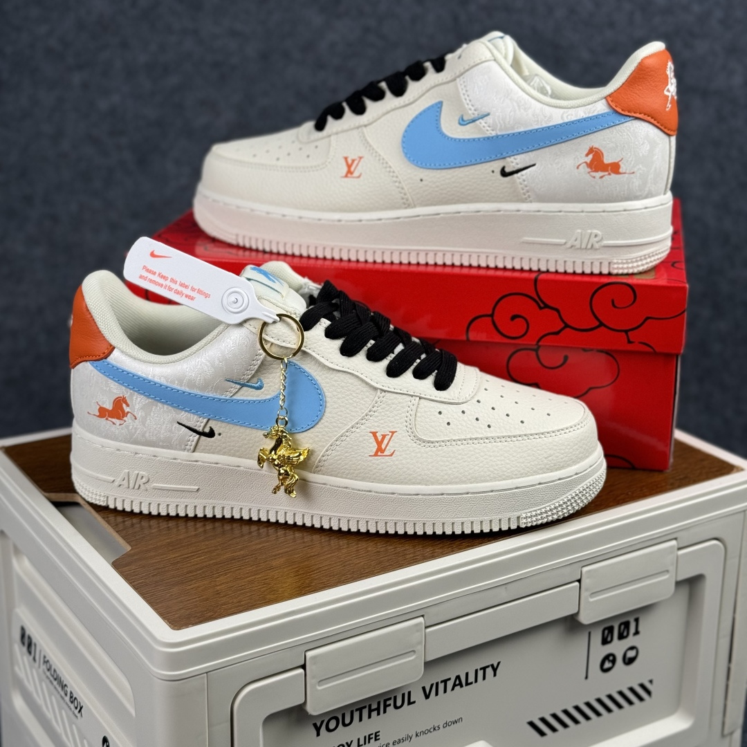 Nike Air Force 1'07 Low 联名马年限定 彩色拼接丝绸 空军一号低帮休闲板鞋 FV3694-100-Top High Quatity Cheap Sneakers Fashion Clothing Clothes Bags handbags Shoes of all Brand wholesale With The best Quality And Beautiful Price from China Factory Chinese suppliers wholesaler seller Nike Air Force 1'07 Low 联名马年限定 彩色拼接丝绸 空军一号低帮休闲板鞋 FV3694-100