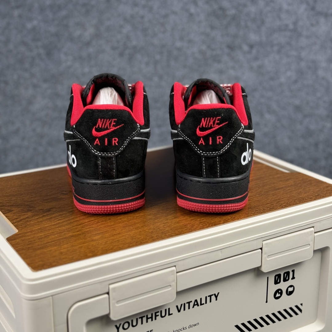 Nike Air Force 1'07 Low 黑红格调 空军一号低帮休闲板鞋 SS1979-009 Nike Air Force 1'07 Low 黑红格调 空军一号低帮休闲板鞋 SS1979-009
